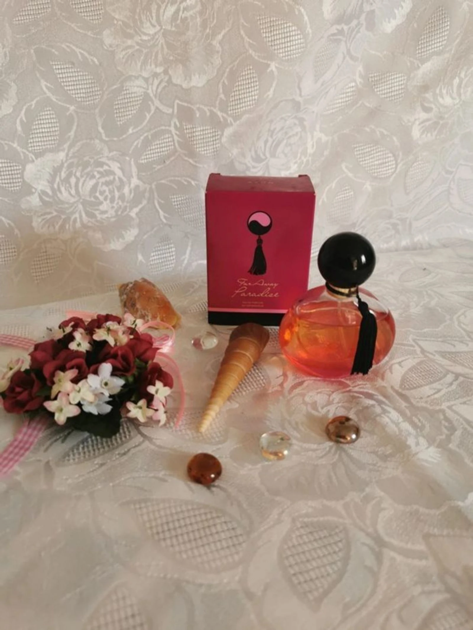 Parfum Far Away Paradise 